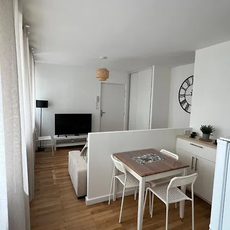 Cozy 1-bedroom N1 Apartment *